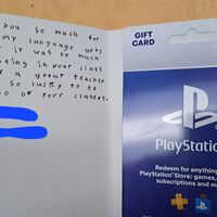 "No había experimentado algo así en 15 años". Fue tan buen profesor que un alumno le regalo 50 dólares para la PlayStation Store