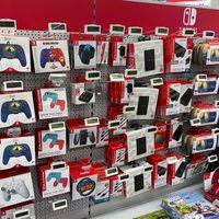 Hoy en el Outlet de MediaMarkt tenemos todos estos mandos de Nintendo Switch rebajados